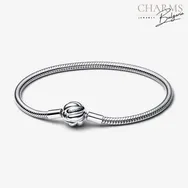 Завързани заедно